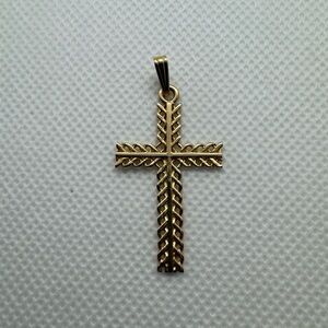14k Yellow Gold Open Rope Design Cross Crucifix Charm Necklace Pendant 1.7 grams